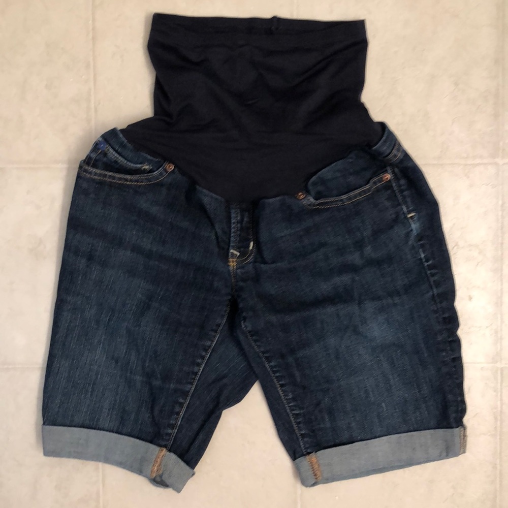 GAP Maternity size 26/2R denim Bermuda shorts